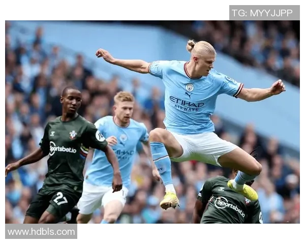 曼城主场迎战女王体育队全力争胜展现强大实力